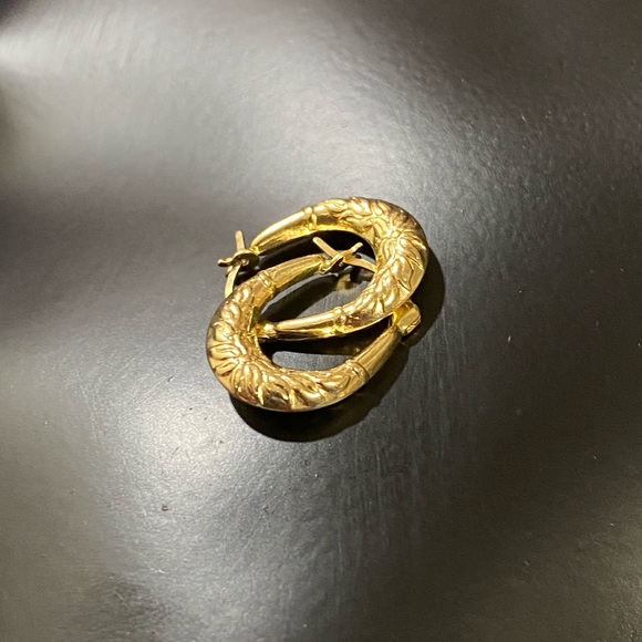 18K Gold Earrings. - Picture 7 of 7